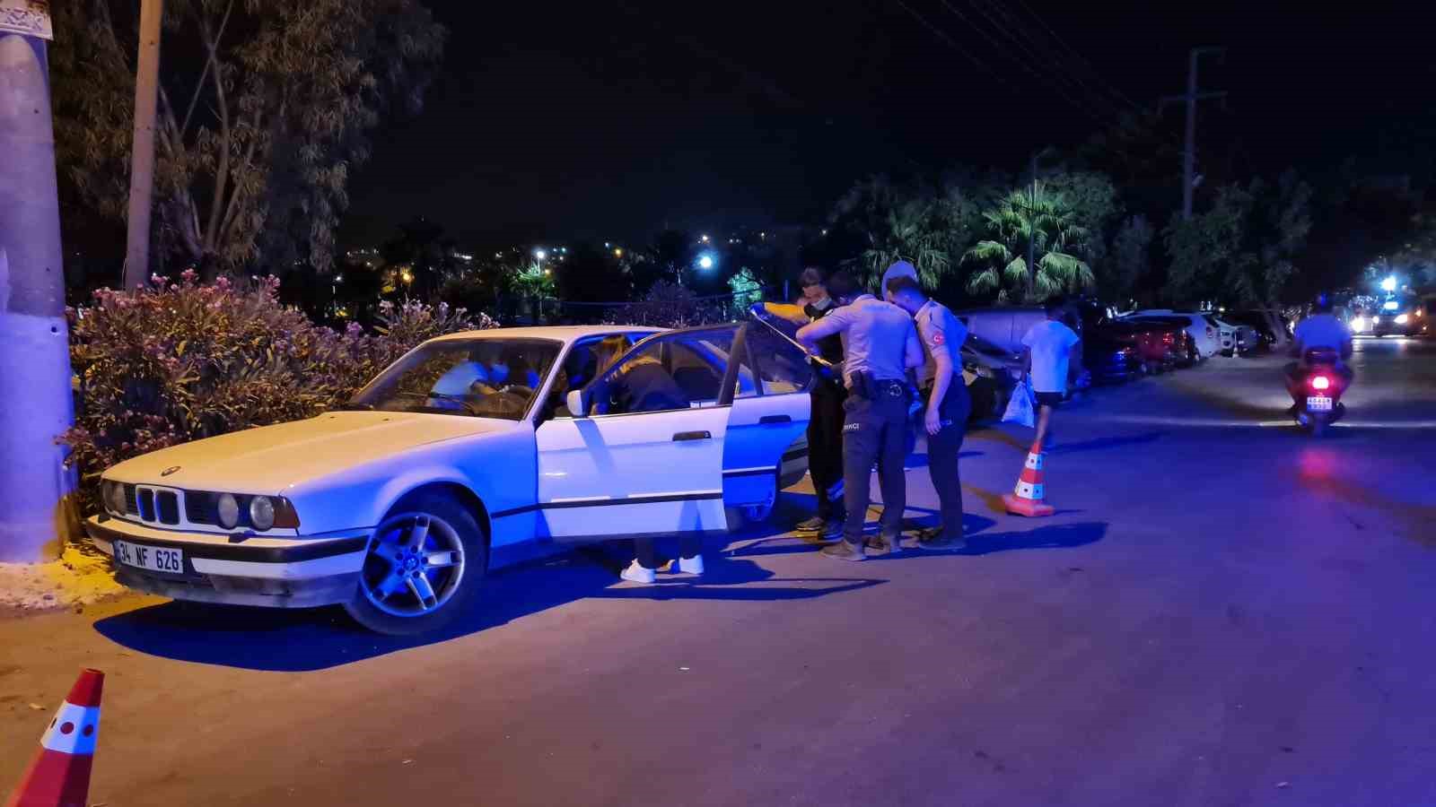 OTOMOBİLİNDE CESETLE KARŞILAŞTI