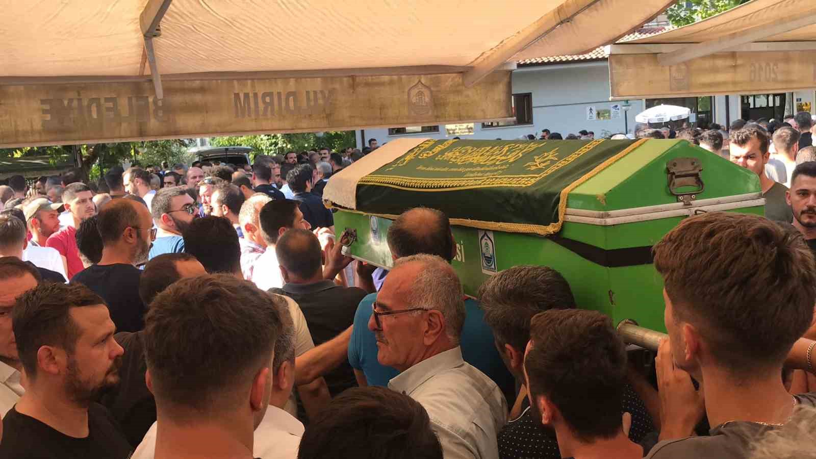 BURSA’DA DÜN GECE SAATLERİNDE DİREKSİYON HAKİMİYETİNİ KAYBEDEREK İNŞAAT ALANINA UÇAN