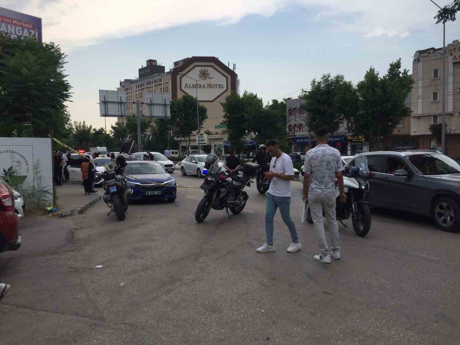 BURSA’DA ARKADAŞI İLE BİRLİKTE OTOMOBİLDE SEYİR HALİNDE OLAN MURAT EKŞİ,