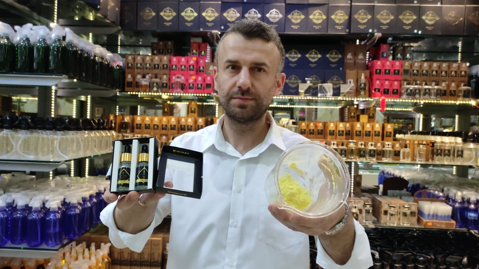 BURSA'DA ALTIN İMALATÇISI EKREM FİLİZ, İMALAT İŞİNİ BIRAKARAK ALTINI İÇİLEBİLİR