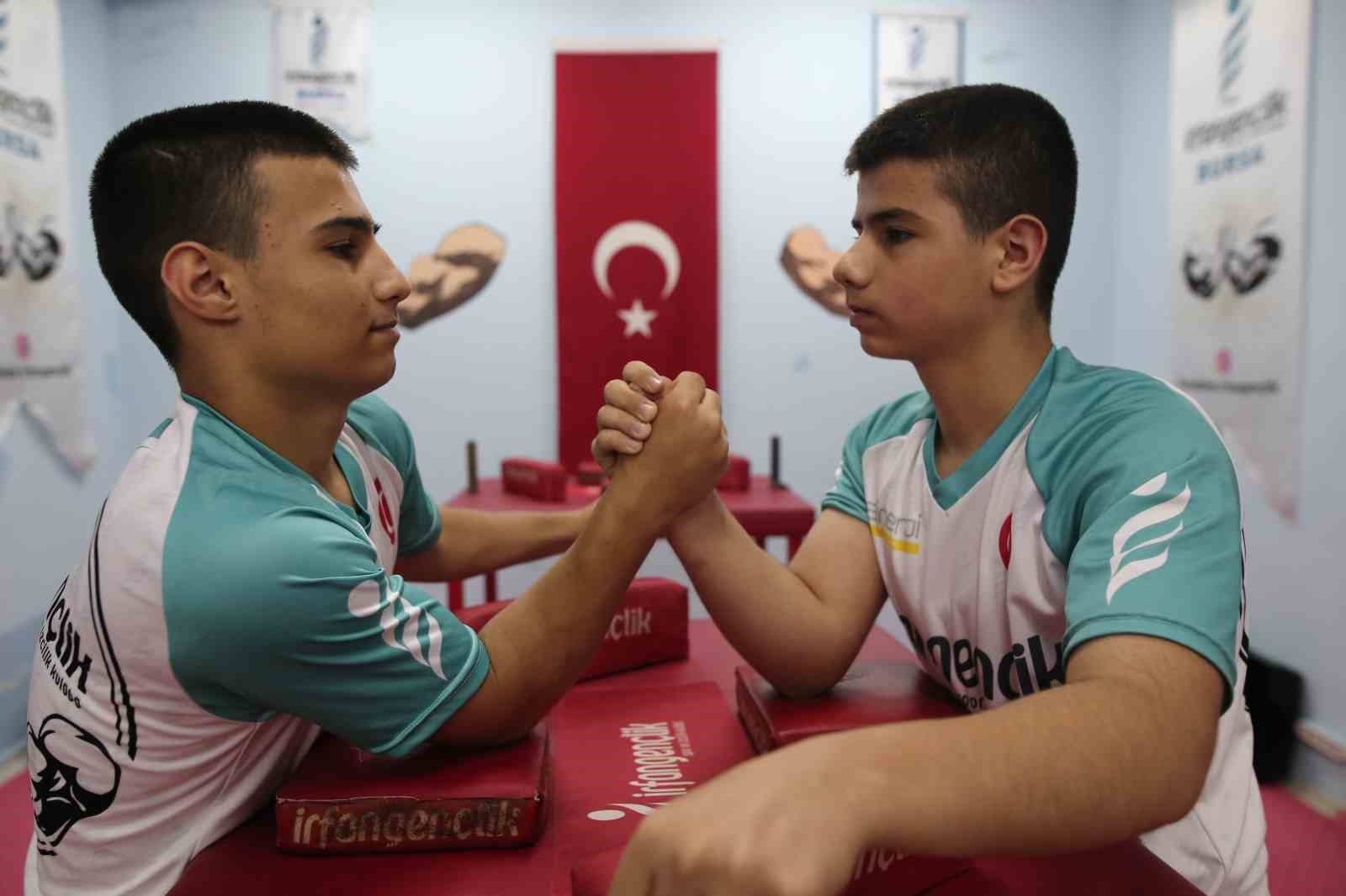 BURSA’DA YAŞAYAN BERAT VE BURAK COŞKUN KARDEŞLER 13 YAŞINDA MİLLÎ