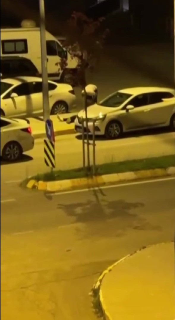 PENDİK’TE İDDİAYA GÖRE, DARP EDİLEN BİR KADIN YERDE YATTIĞI ESNADA