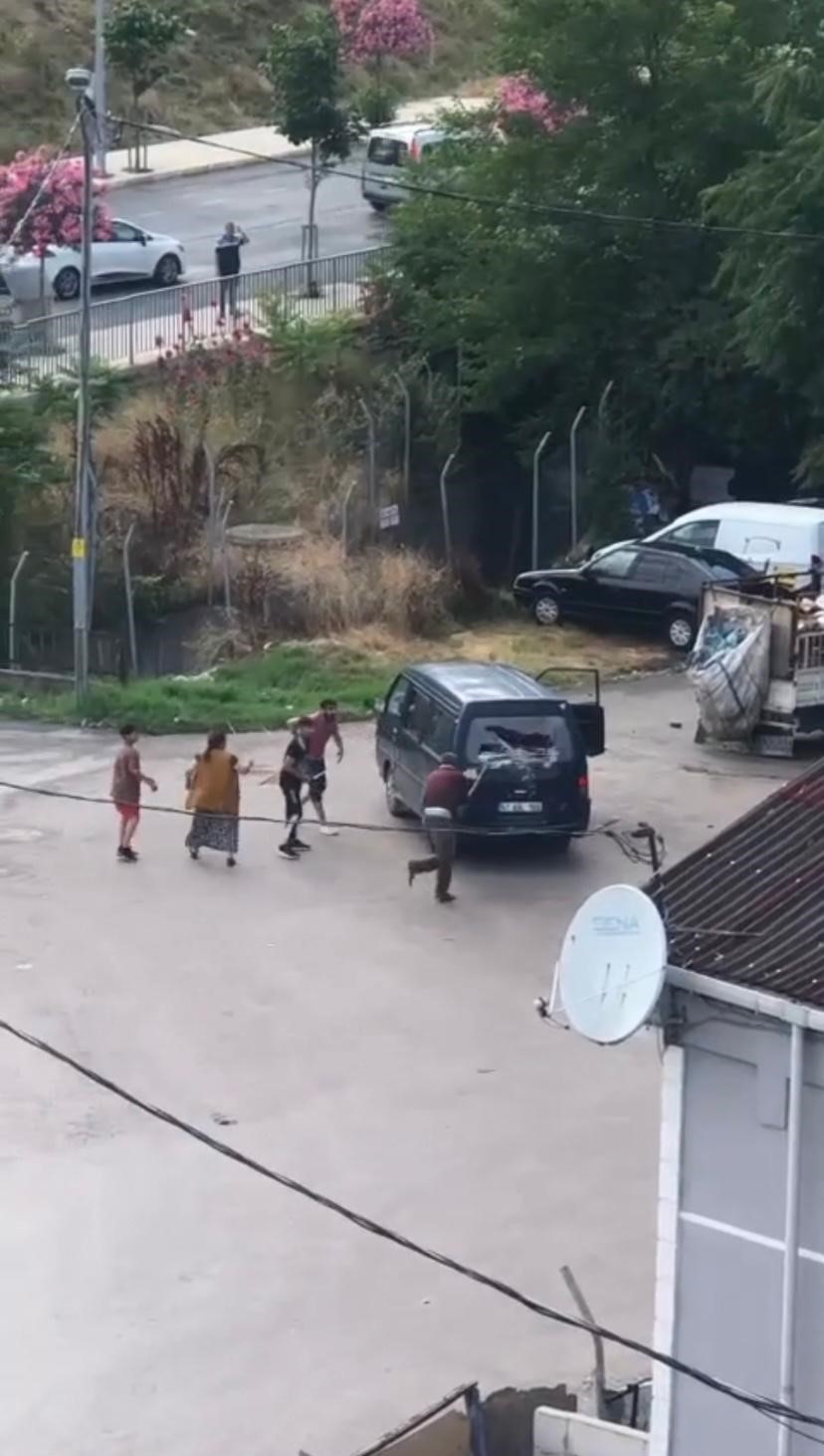 PENDİK’TE TAŞLI SOPALI KAVGA KAMERADA