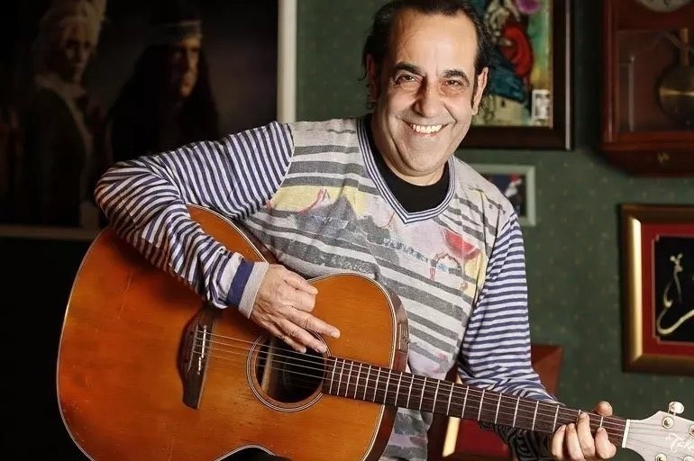 SAĞLIK BAKANI FAHRETTİN KOCA, SANATÇI ÖZKAN UĞUR'UN HAYATINI KAYBETTİĞİNİ DUYURDU.