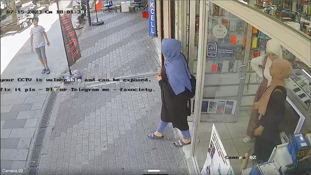 SARIYER’DE BİR CEP TELEFONU BAYİSİNE GİREN YABANCI UYRUKLU KADIN DOLANDIRICILAR,
