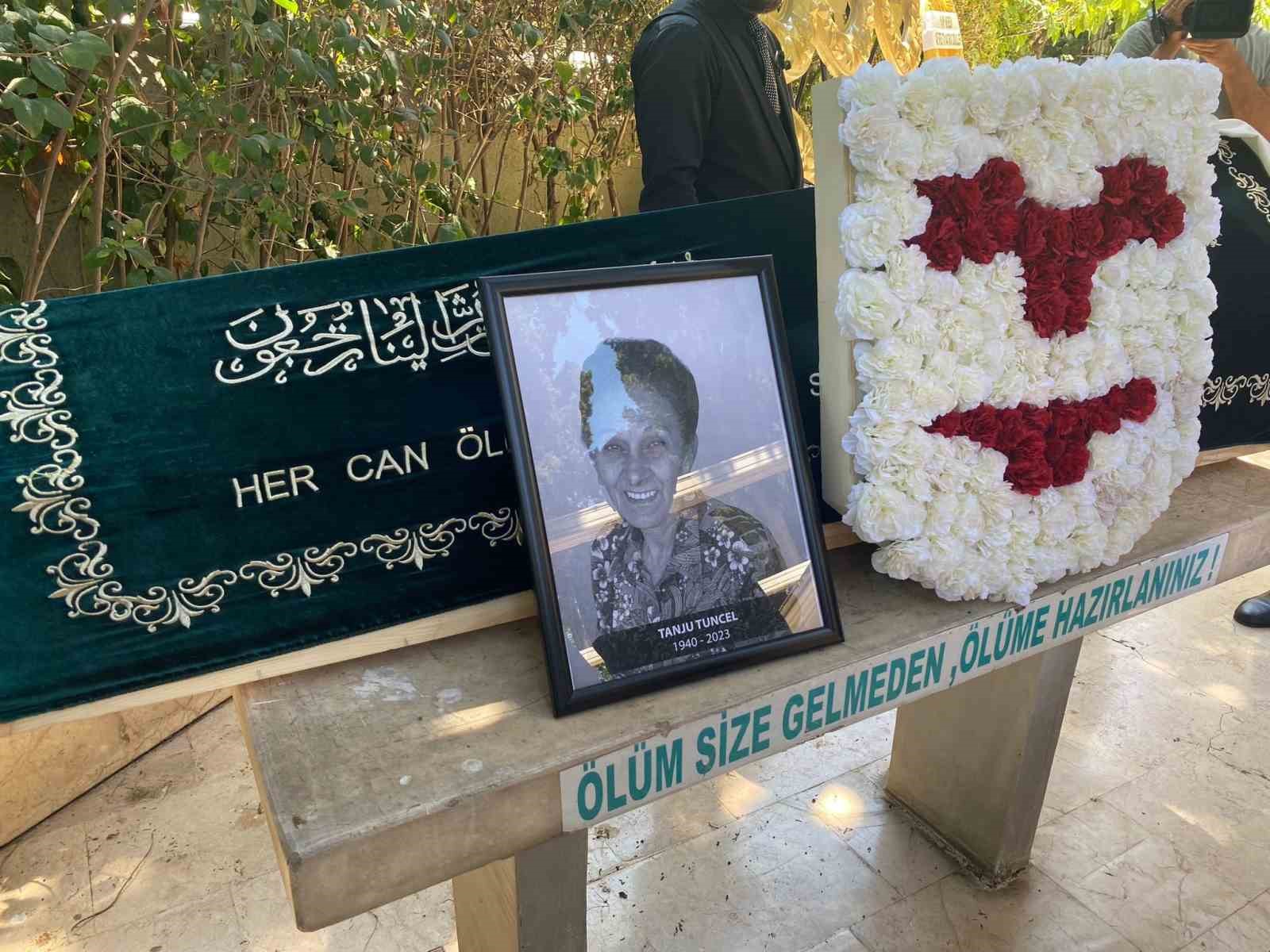 İSTANBUL’DA HUZUREVİNDE FENALAŞARAK KALDIRILDIĞI HASTANEDE VEFAT EDEN USTA SANATÇI TANJU