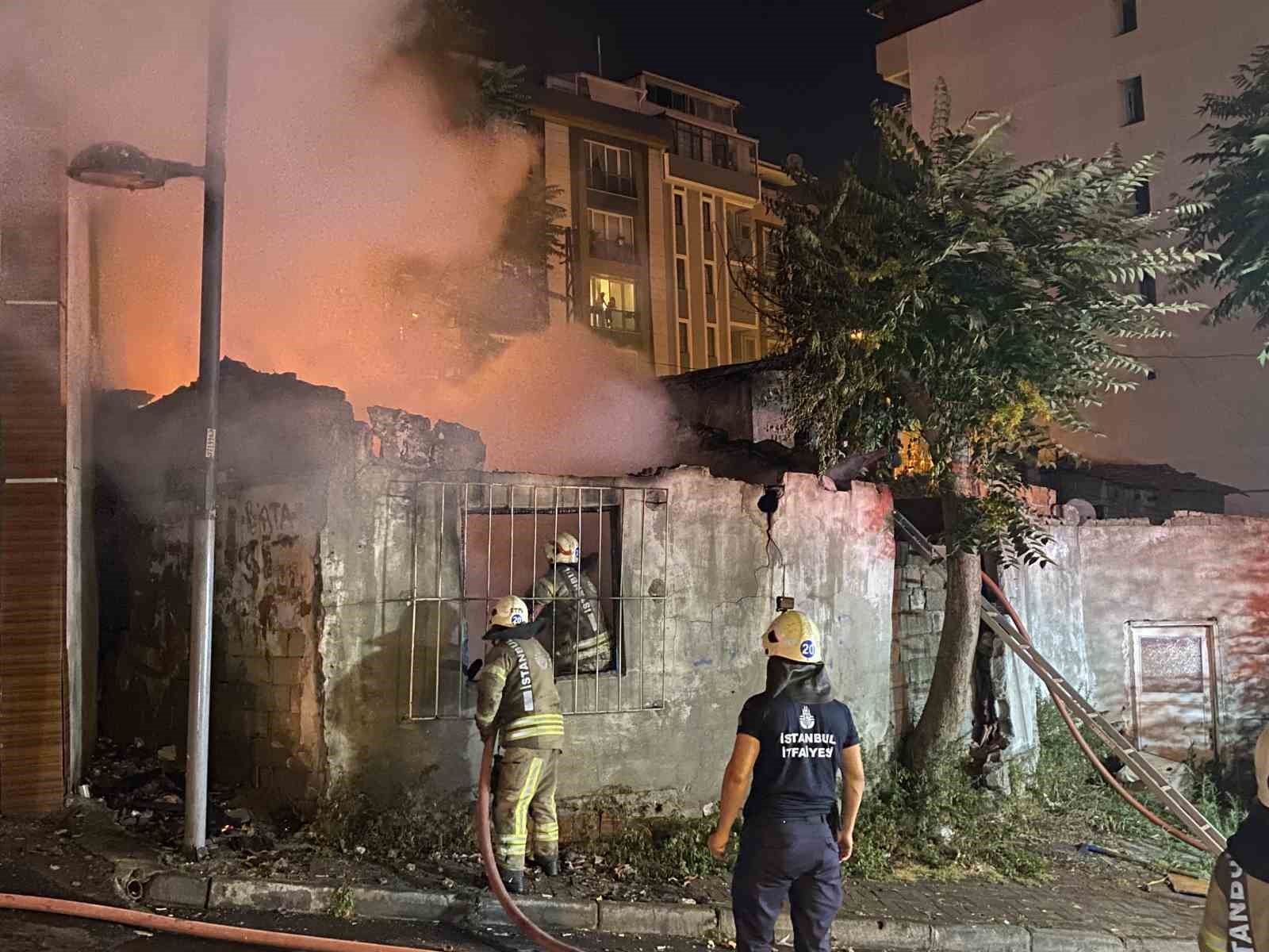 YANGIN ÇIKAN GECEKONDU