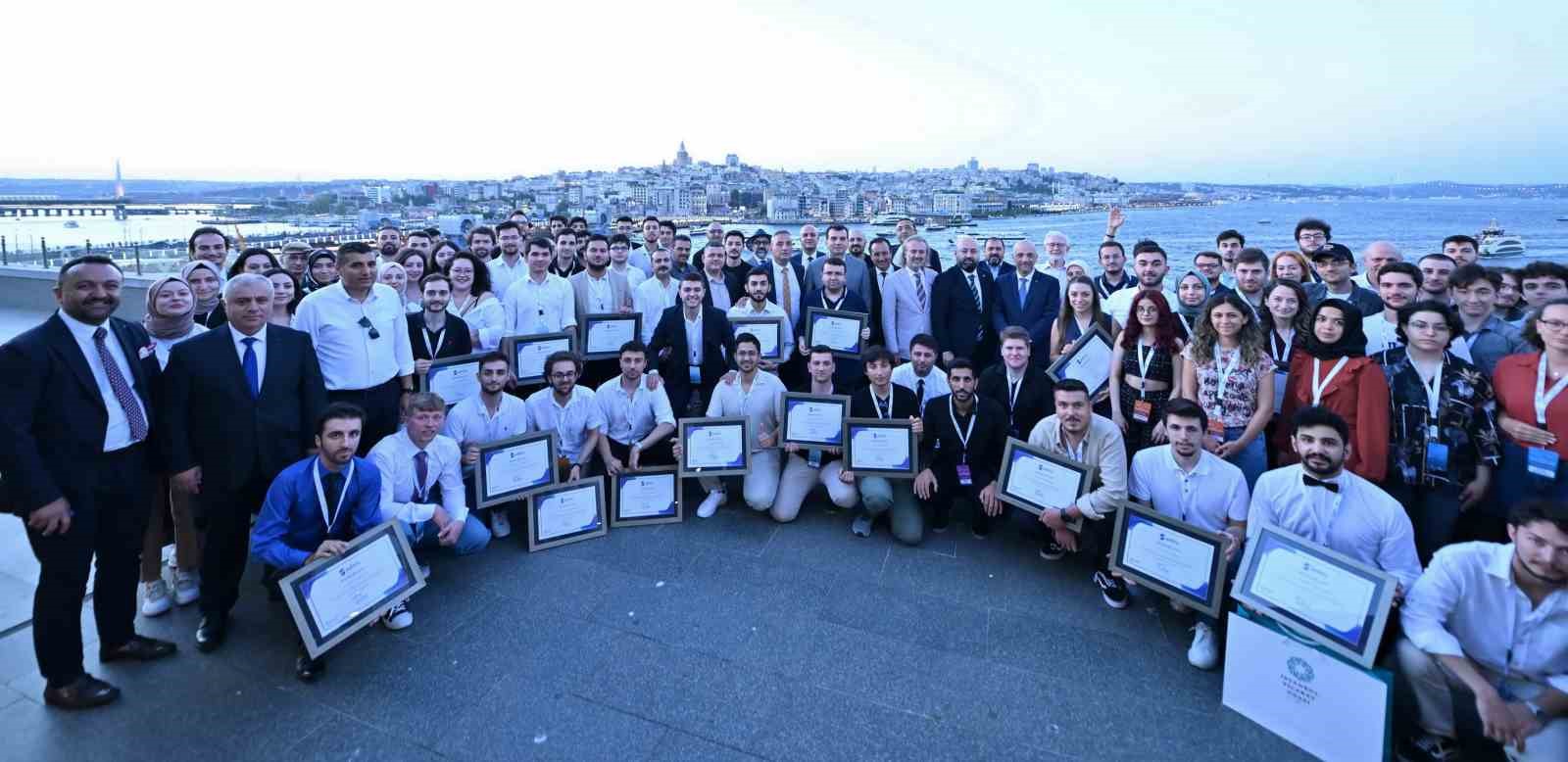 TÜRKİYE’NİN YAZILIM İHRACATI STRATEJİSİNE DESTEK OLMAK İÇİN NİTELİKLİ BEYİN GÜCÜ