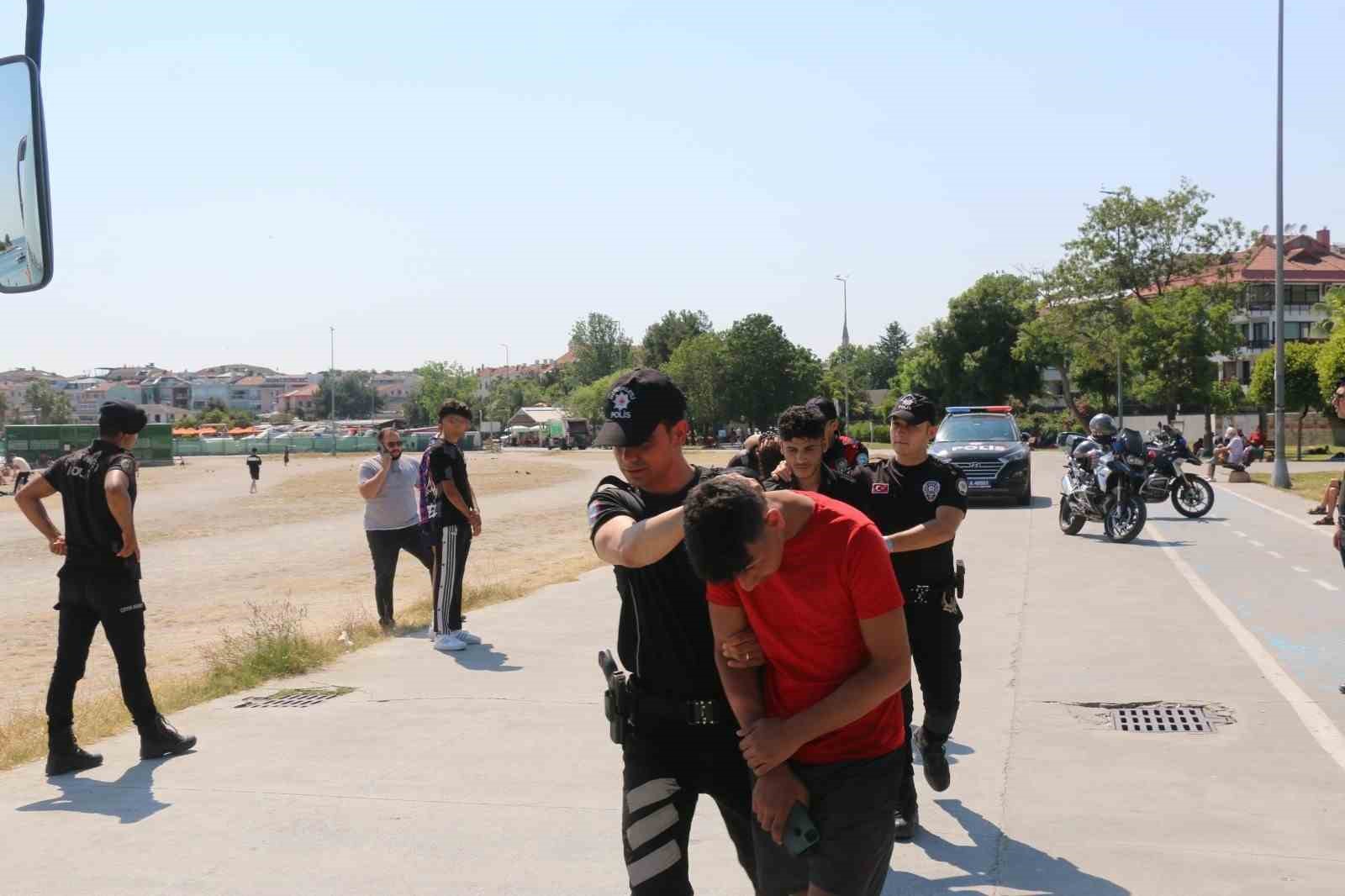 İSTANBUL'DA DÜN İL GENELİNDE DÜZENSİZ GÖÇMENLERE YÖNELİK YAPILAN DENETİMLERDE 523