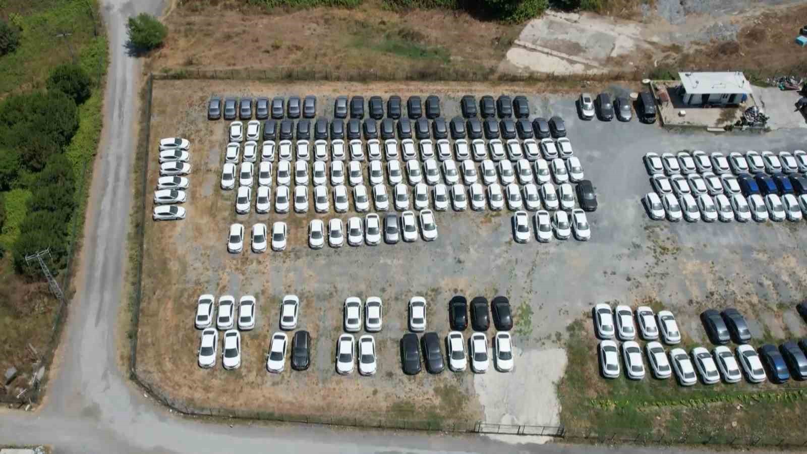 TÜRKİYE GENELİNDE BAYİLERDEKİ SIFIR ARAÇ SIKINTISI DEVAM EDERKEN, İSTANBUL'UN ÇEŞİTLİ