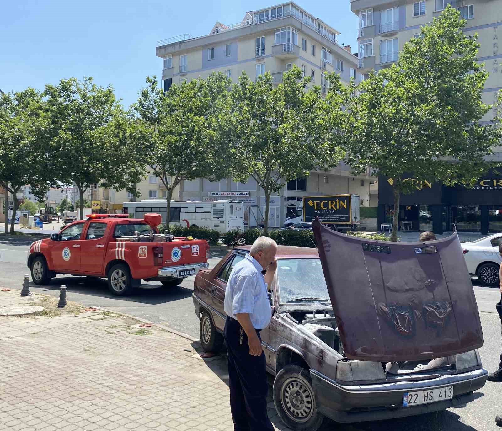 TEKİRDAĞ ÇORLU’DA TAMİRDEN YENİ ÇIKAN OTOMOBİLİN SEYİR HALİNDEYKEN MOTOR KISMINDA