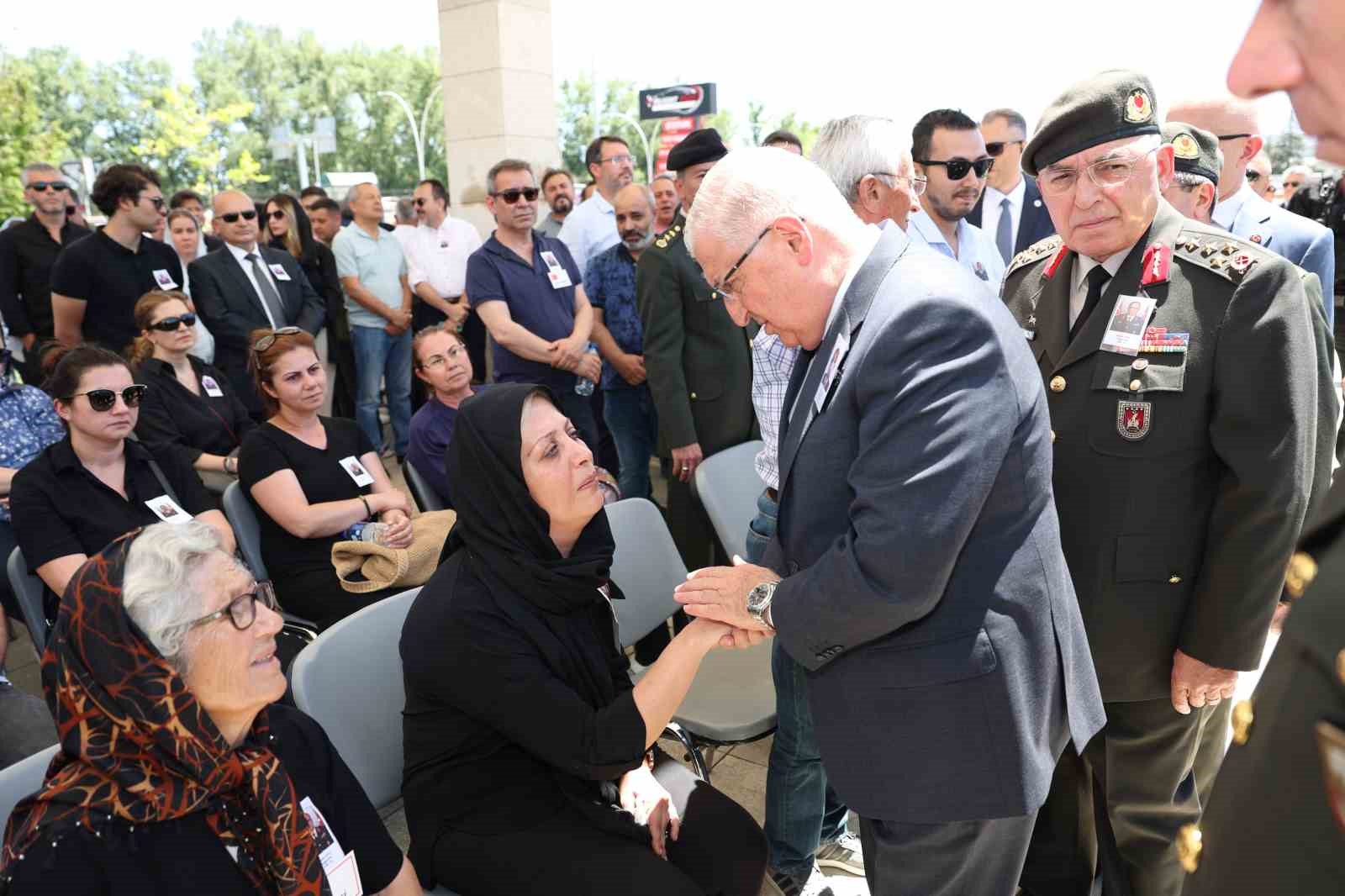 BİR SÜREDİR KANSER TEDAVİSİ GÖREN TUĞGENERAL SELÇUK KAYA SON YOLCULUĞUNA