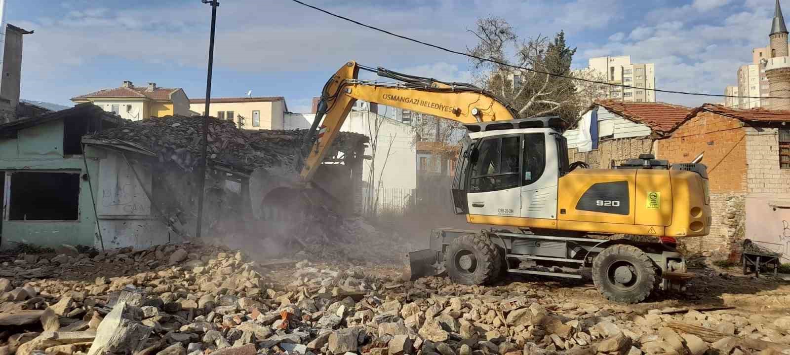 OSMANGAZİ BELEDİYESİ, BİR YANDAN KENTSEL DÖNÜŞÜM KONUSUNDA ATTIĞI ADIMLARLA KENTE