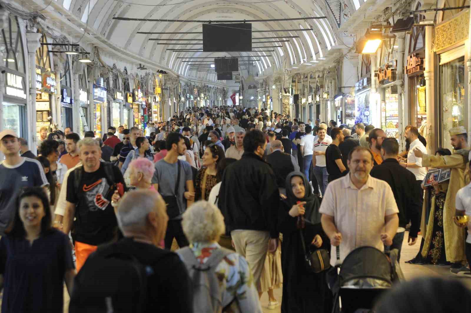 TARİHİ KAPALIÇARŞI'DA OTOPARK SORUNU ESNAFI ÇİLEDEN ÇIKARDI. ÇARŞININ ÇEVRESİNDE YER