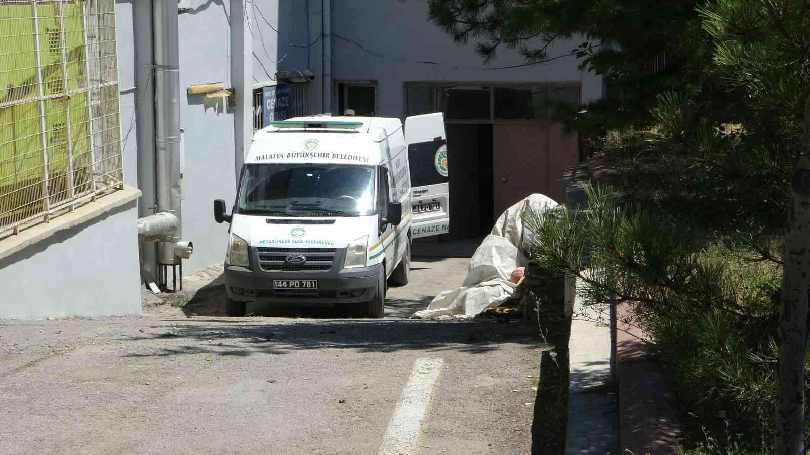 MALATYA’NIN YEŞİLYURT İLÇESİNDE 22 YAŞINDAKİ 1 ÇOCUK ANNESİ KADIN, TARTIŞTIĞI