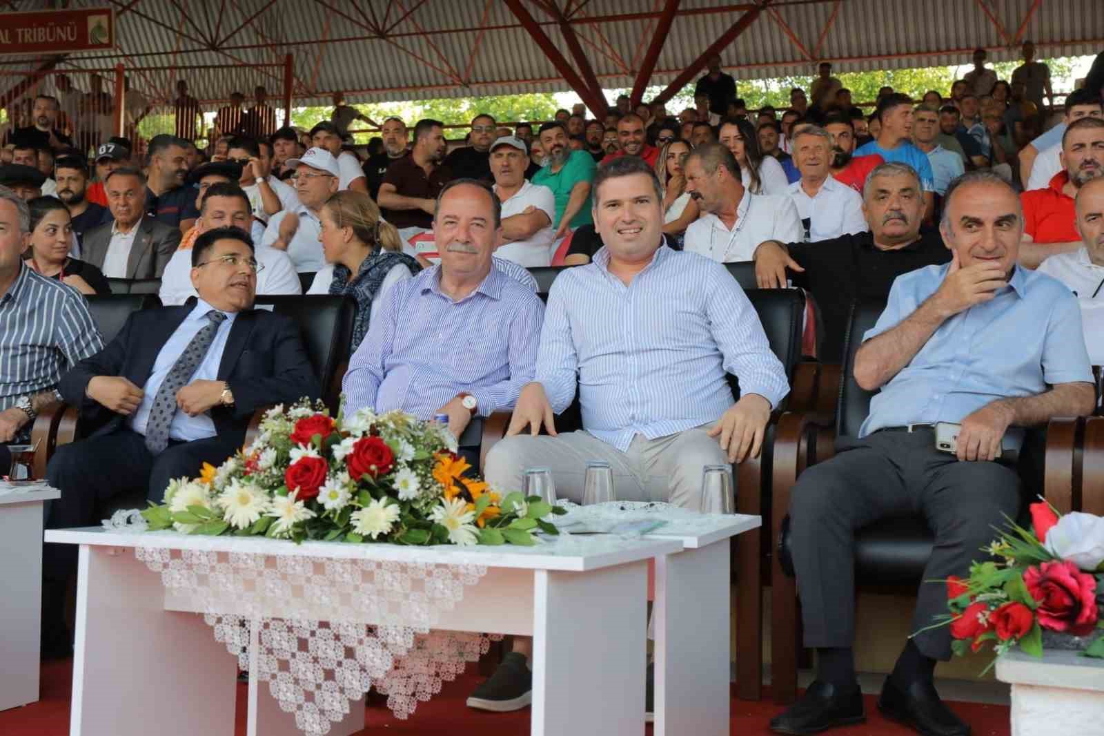 CANLI, YUSUF CAN ZEYBEK’İN BAŞPEHLİVANLIĞI KAZANDIĞI GÜREŞLERDE 2024 YILI GÜREŞLERİNDE