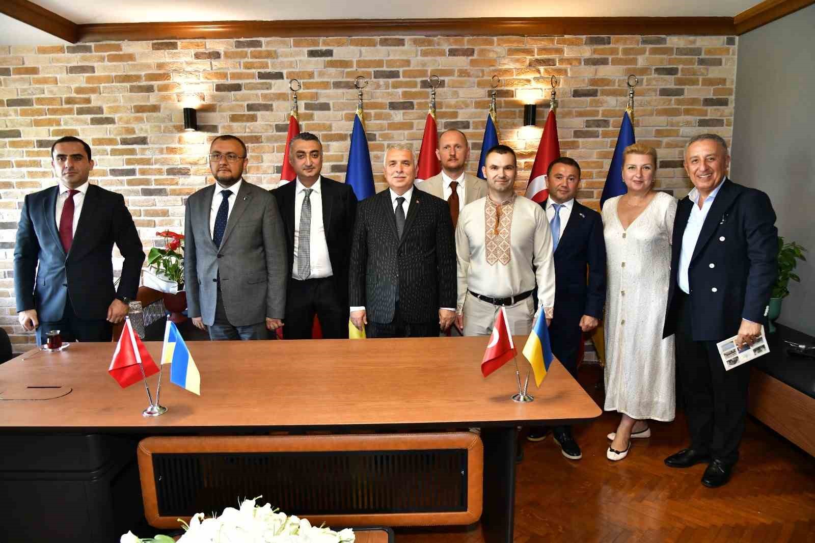 AÇILIŞA VALİ AZİZ YILDIRIM’IN YANI SIRA UKRAYNA ANKARA BÜYÜKELÇİSİ VASYL