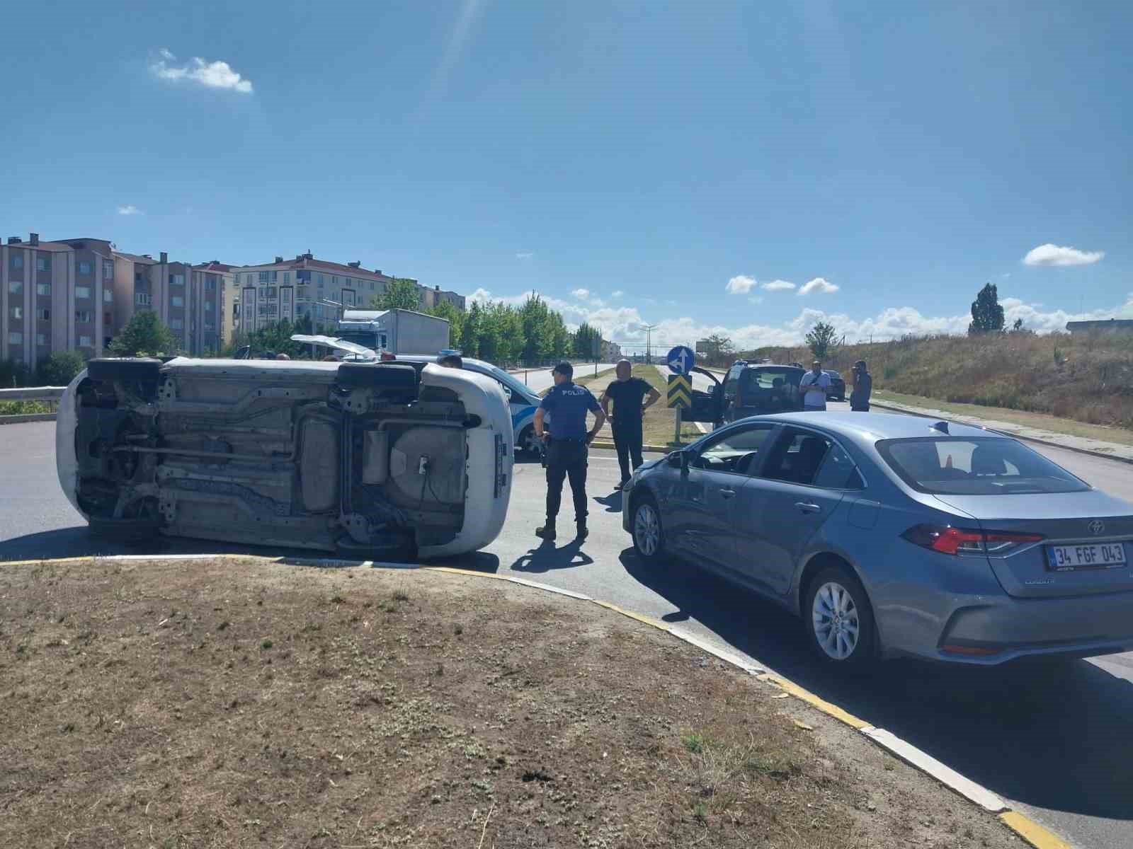 TEKİRDAĞ ÇERKEZKÖY ORGANİZE SANAYİ BÖLGESİ SANAYİ BULVARI’NDA 2 ARACIN ÇARPIŞMASI