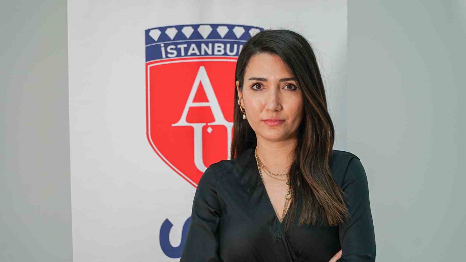 ÖĞRETİM ÜYESİ VE ÖĞRENCİ DEKANI DR. DUYGU KOTAN TÜRKDEN