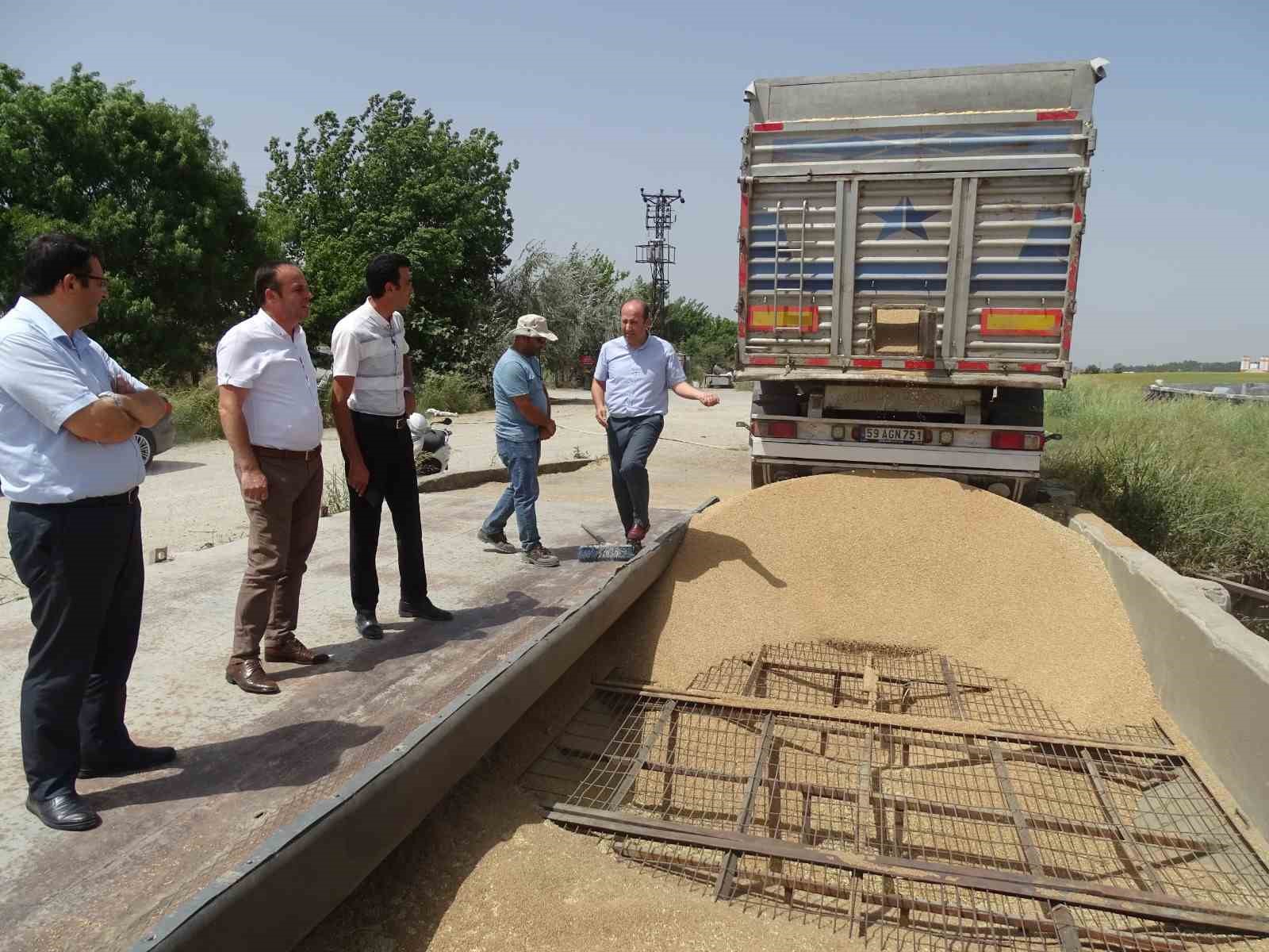 TEKİRDAĞ’DA TOPRAK MAHSULLERİ OFİSİ MALKARA AJANS MÜDÜRLÜĞÜNÜN ÇİFTÇİDEN ALDIĞI İLK