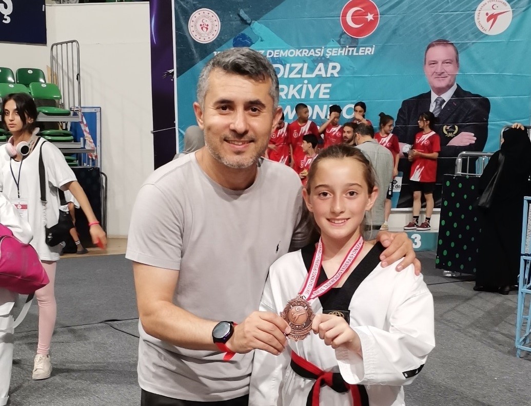 ENTARENÖR VOLKSAN SERSAN VE ECRİN SEVİM