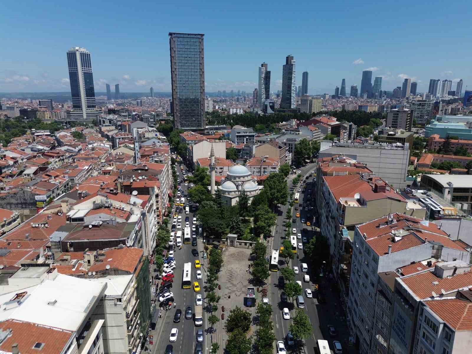 Türkiye’nin ilk ölümlü trafik kazası bu caddede meydana geldi TARİHÇİ ÖMER FARUK YAVAŞÇAY, TÜRKİYE'NİN İLK ÖLÜMLÜ TRAFİK KAZASININ 26