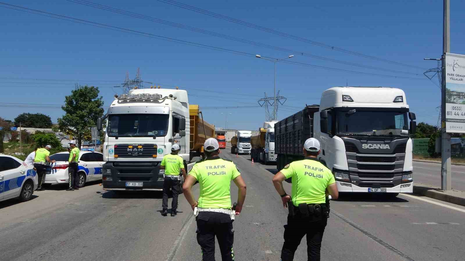 TUZLA'DA HAFRİYAT KAMYONLARININ YOĞUN OLARAK KULLANDIĞI YOLDA YAPILAN DENETİMLERDE HIZ