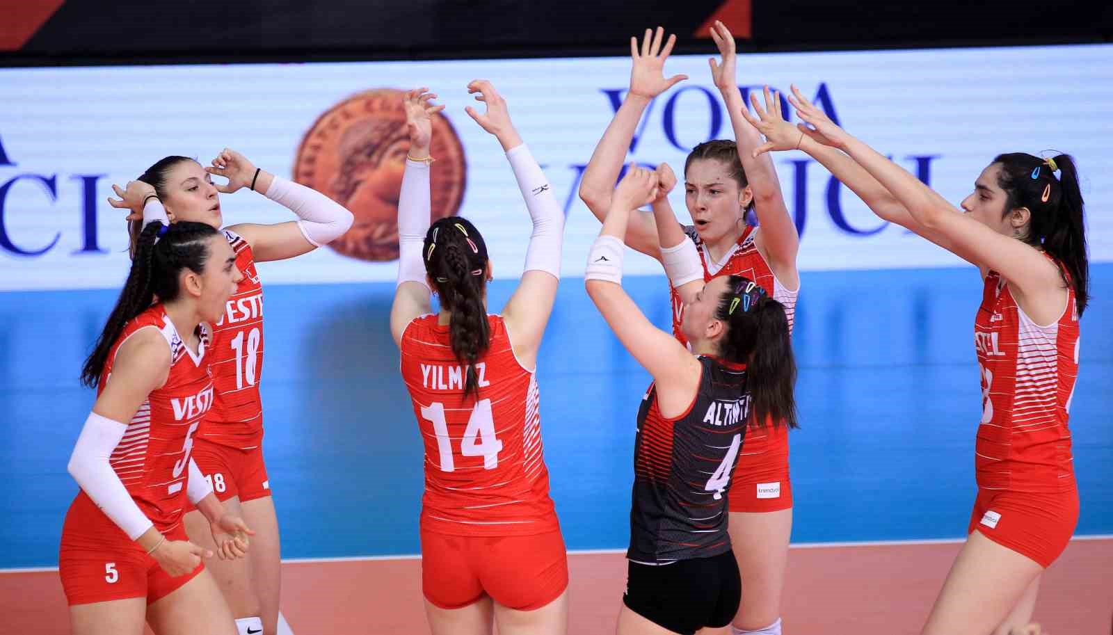 U17 KIZ VOLEYBOL MİLLİ TAKIMI, AVRUPA ŞAMPİYONASI'NDA FİNALE ÇIKTI