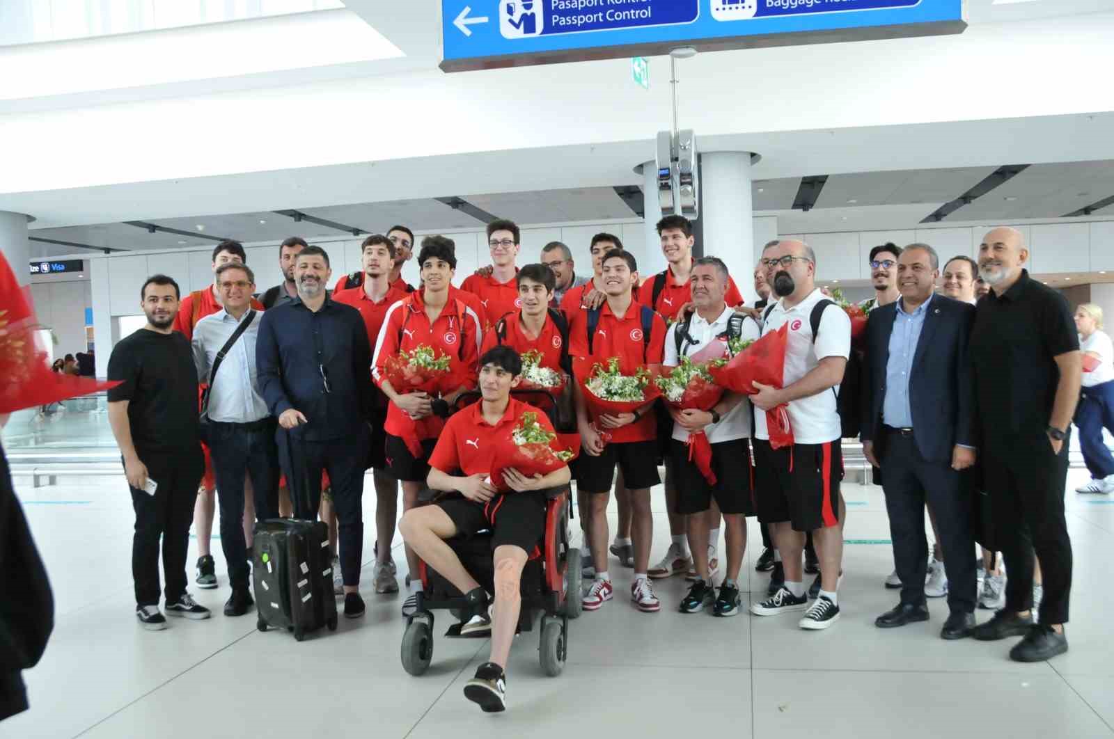 FIBA U19 DÜNYA KUPASI'NDA TURNUVANIN GÜÇLÜ TAKIMLARINDAN ABD'Yİ YENEREK ÜÇÜNCÜ