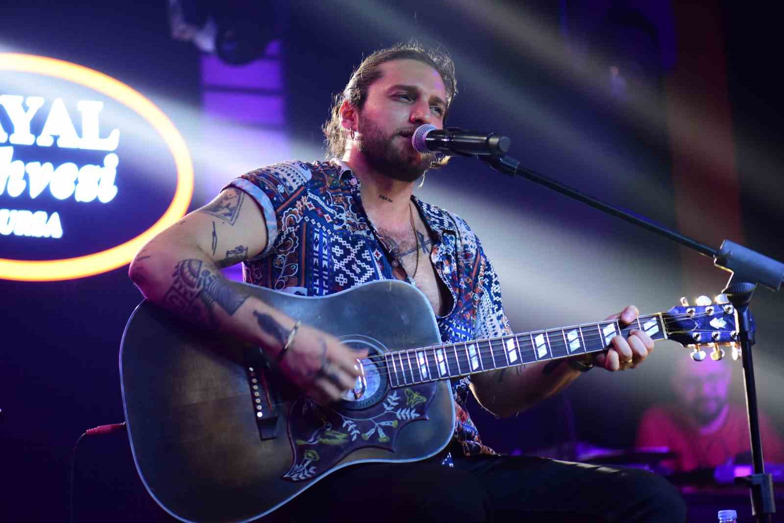 ‘AY TENLİ KADIN’ ŞARKISI İLE GÖNÜLLERDE TAHT KURAN ÜNLÜ ROCK