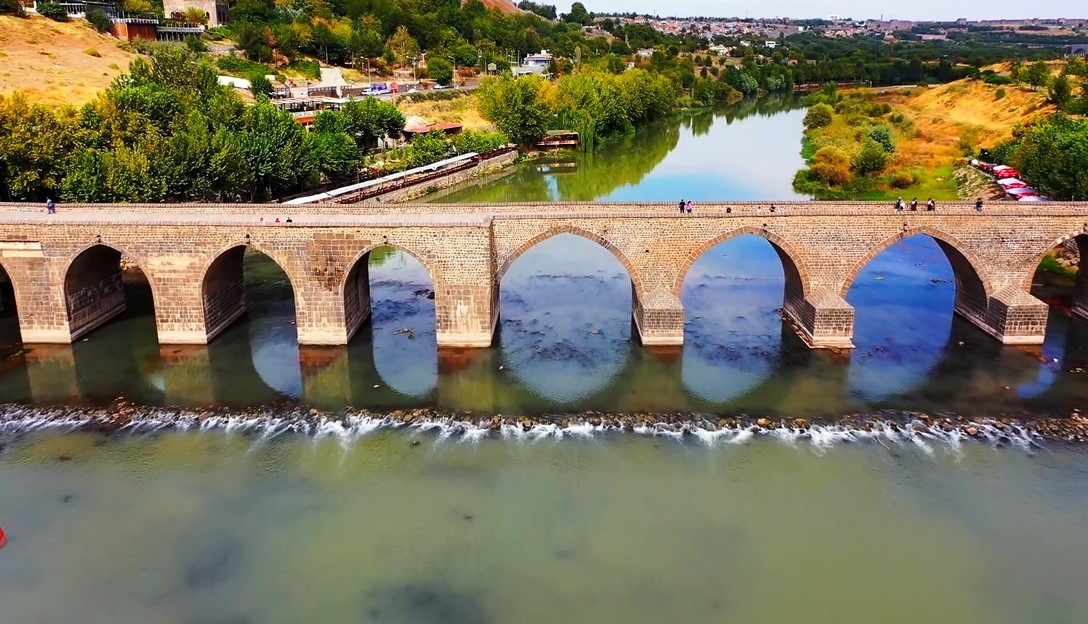 ULAŞTIRMA VE ALTYAPI BAKANLIĞI'NDAN YAPILAN AÇIKLAMADA, TARİHİ KÖPRÜLERİN BAKIM VE