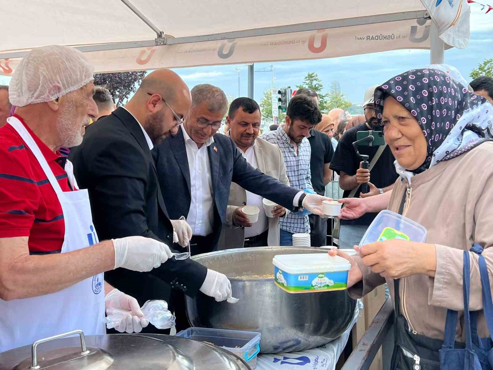 ÜSKÜDAR BELEDİYESİ İSTANBULLULARLA ‘AŞURE PAYLAŞTI’