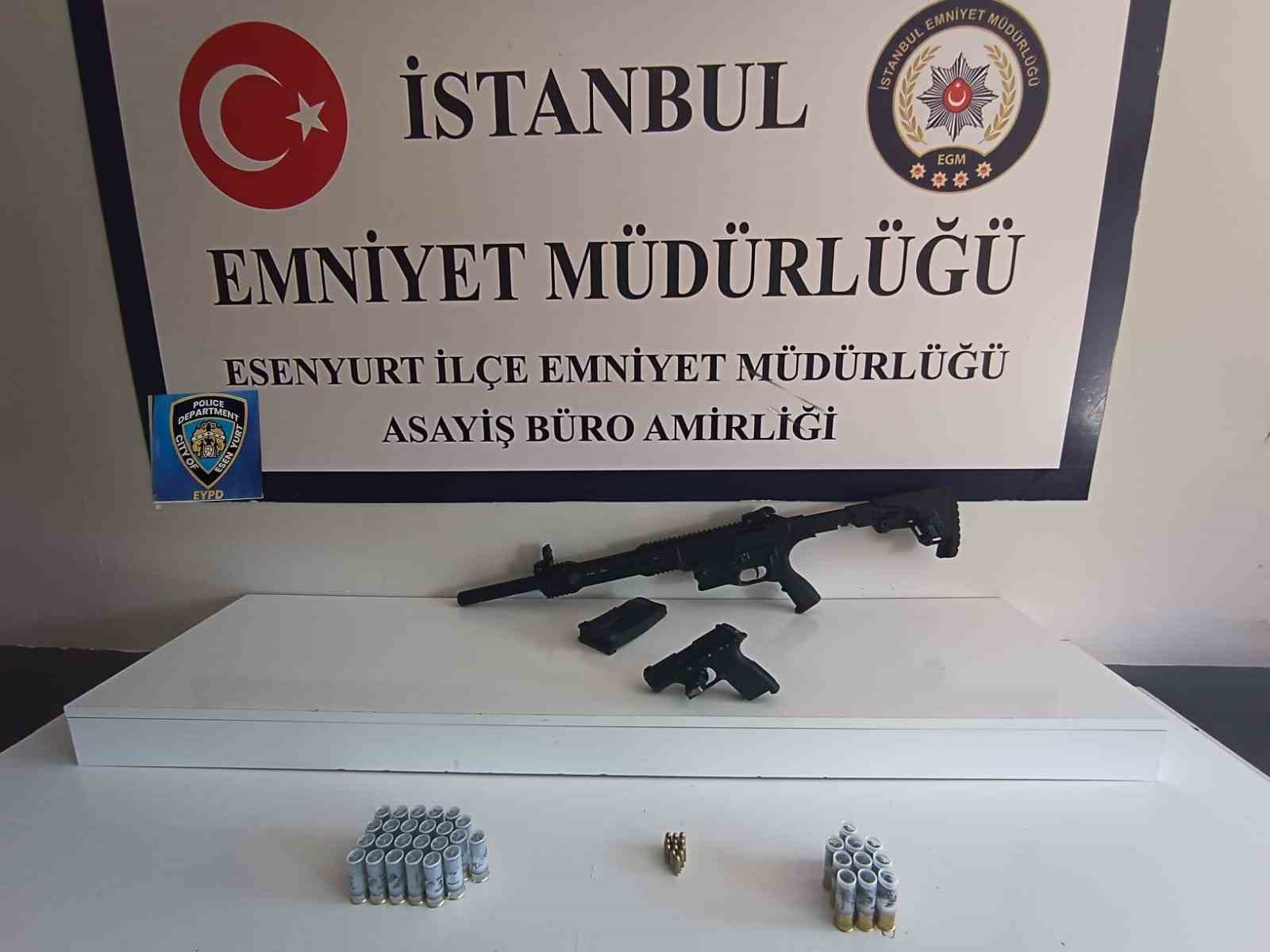 ESENYURT'TA UZUN NAMLULU TÜFEKLE ÇATIŞAN MOTOSİKLET HIRSIZLIĞI ÇETESİ YAKALANDI