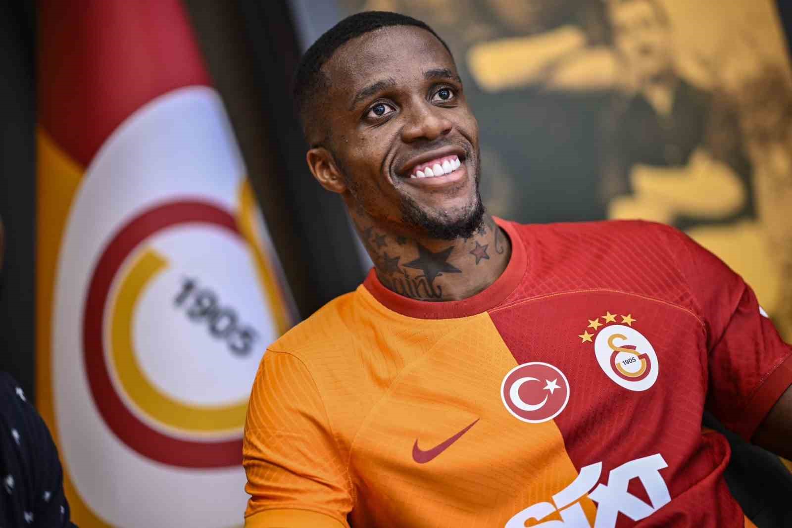 GALATASARAY'IN YENİ TRANSFERİ WİLFRİED ZAHA, “BU FORMA İLE YÜZDE YÜZÜMÜ