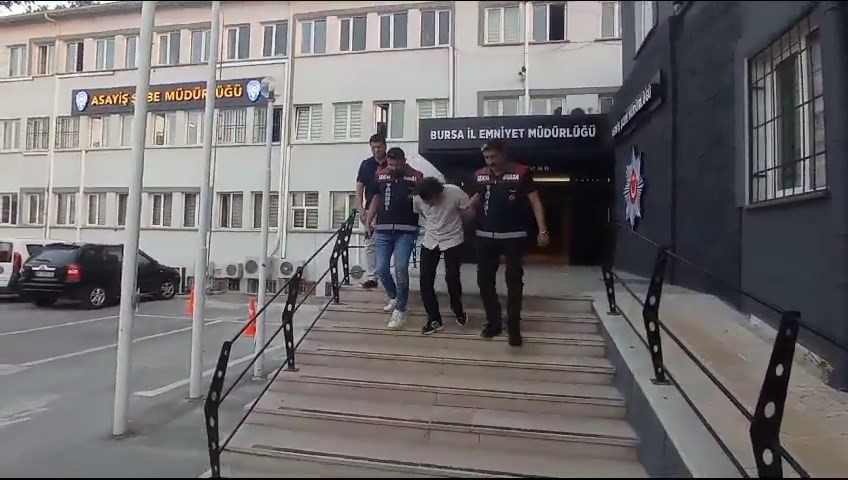 BURSA’DA KADINLARA ‘SEVGİLİNE KAVUŞTURACAĞIM VE SENİ ONA BAĞLAYACAĞIM BÜYÜ’ YAPACAĞINI