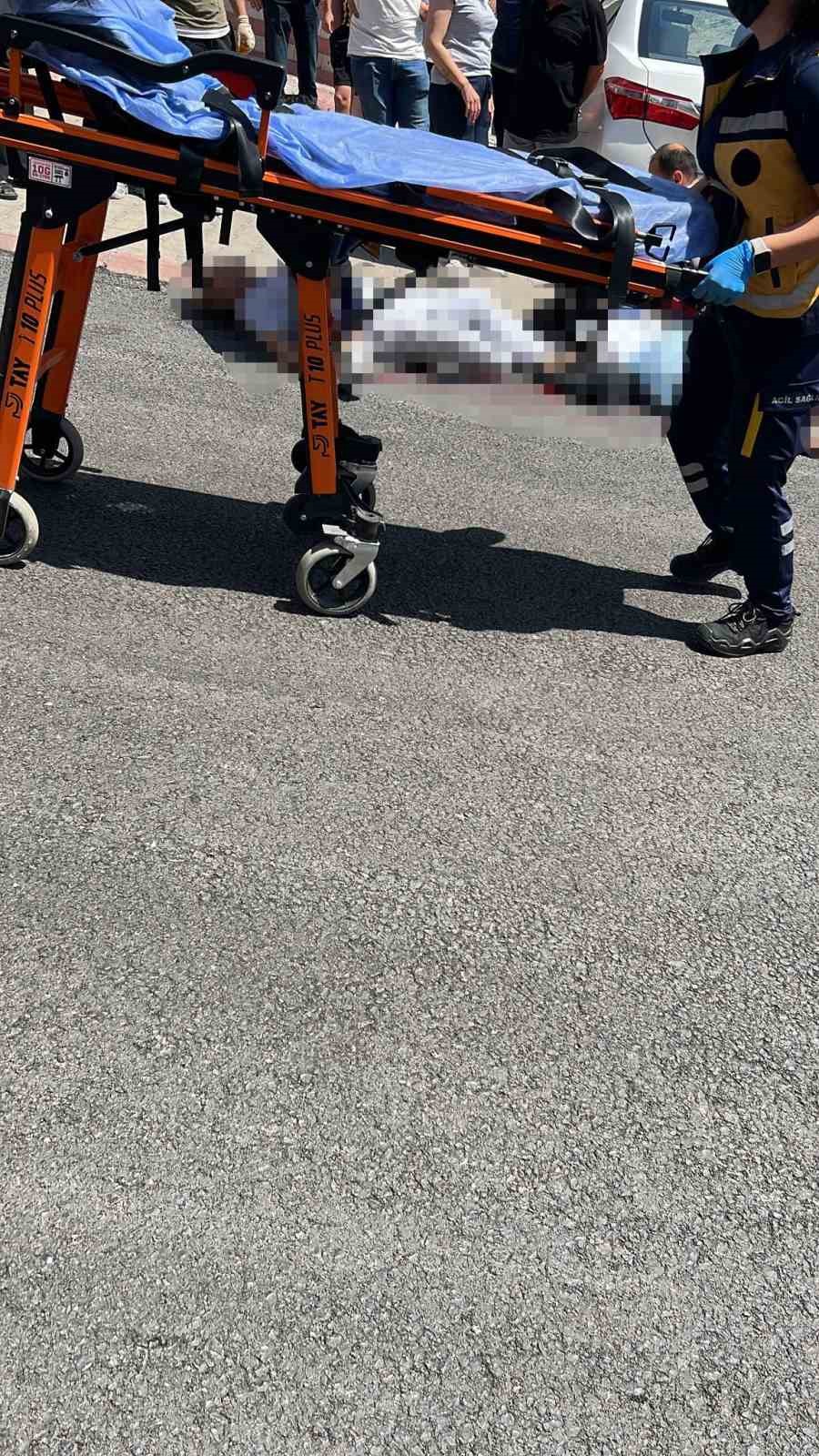 ANKARA’DA 81 YAŞINDAKİ AKİF ÜNAL KENDİSİNİ ALDATTIĞI İDDİASIYLA SOKAK ORTASINDA