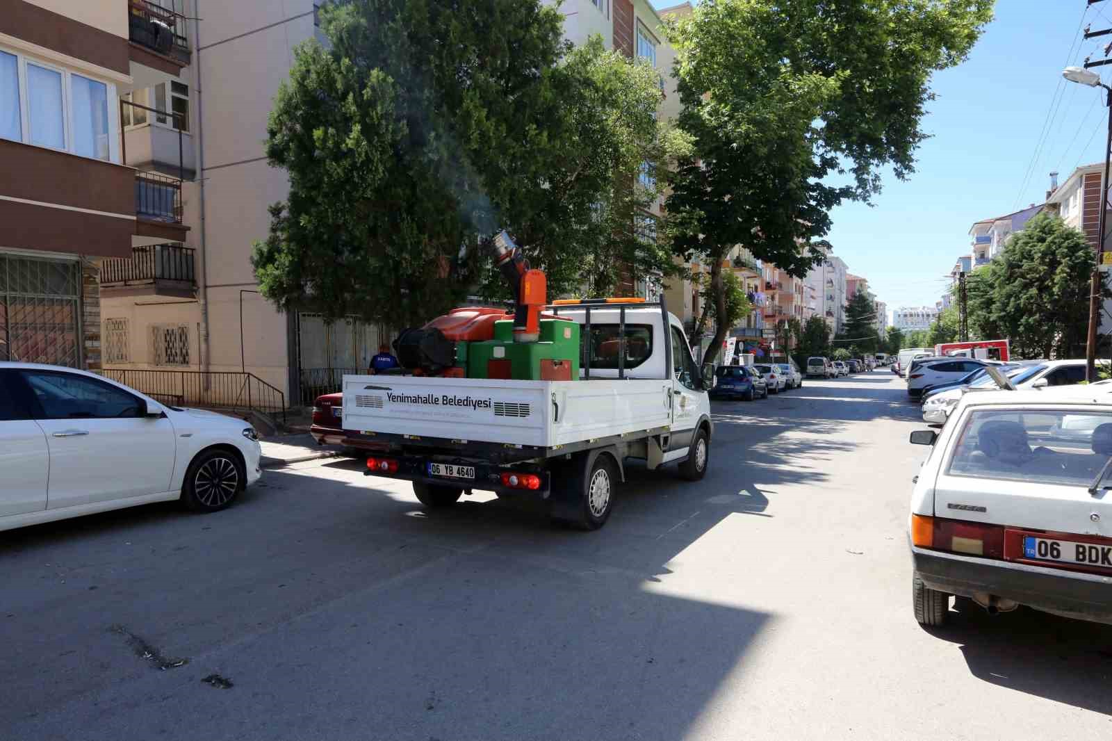ANKARA’NIN YENİMAHALLE BELEDİYESİ, HAVA SICAKLIKLARININ ARTMASIYLA BİRLİKTE ORTAYA ÇIKAN SİNEK,