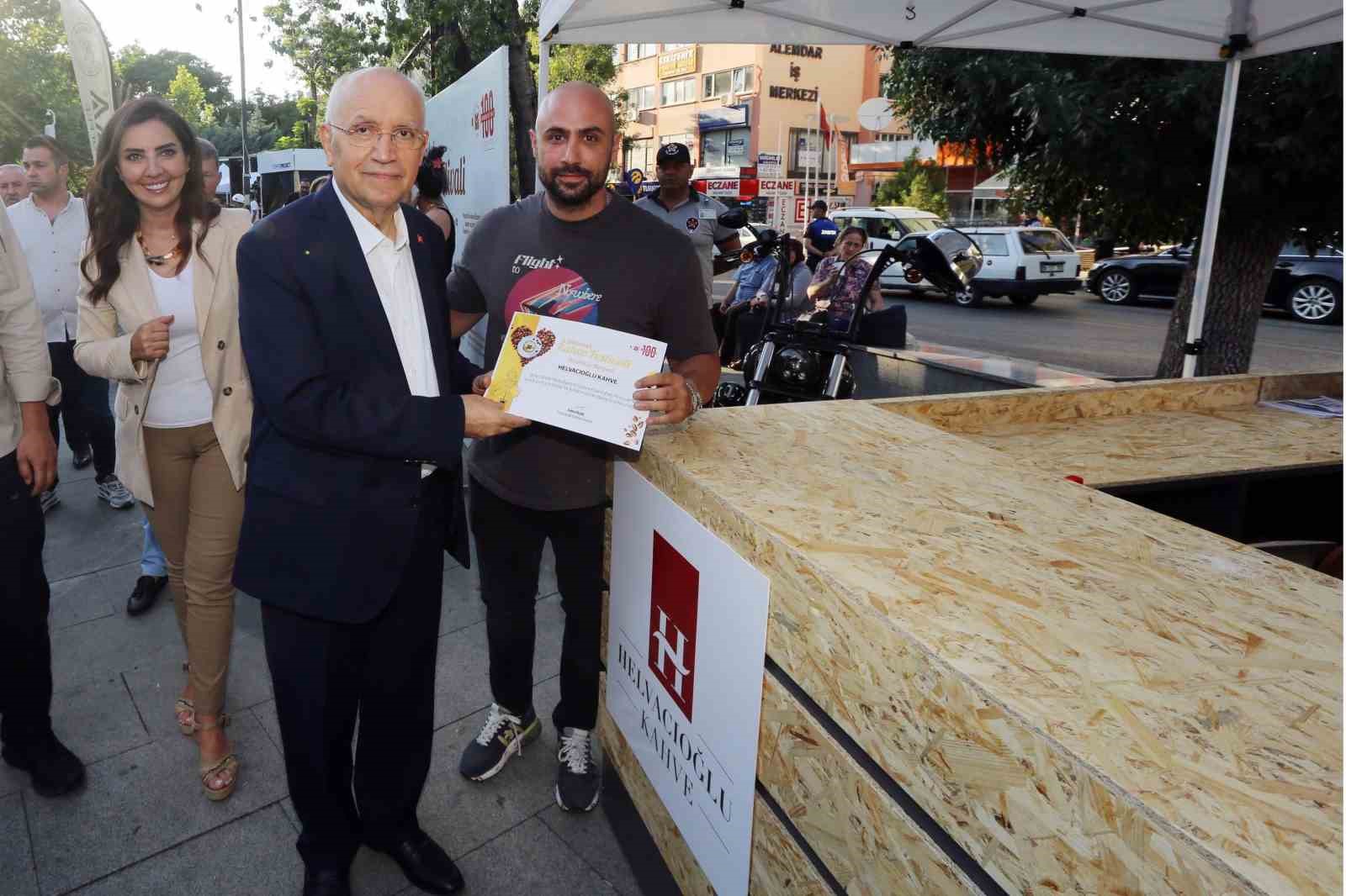 ANKARA’NIN YENİMAHALLE BELEDİYESİ, VATANDAŞLARIN SICAK YAZ AKŞAMLARINDA EĞLENEBİLMESİ İÇİN GELENEKSEL
