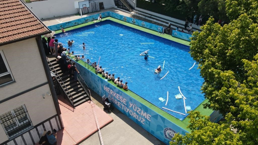 YILDIRIM BELEDİYESİ, GENÇLİK VE SPOR BAKANLIĞI TARAFINDAN HAYATA GEÇİRİLEN ‘YÜZME