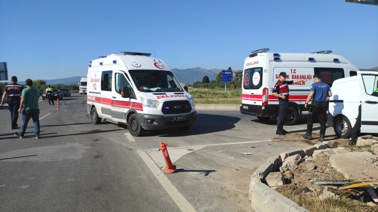 GEMLİK’İN KURŞUNLU MAHALLESİ YOLU ÜZERİNDE BULUNAN TOGG KAVŞAĞINDA HER GÜN