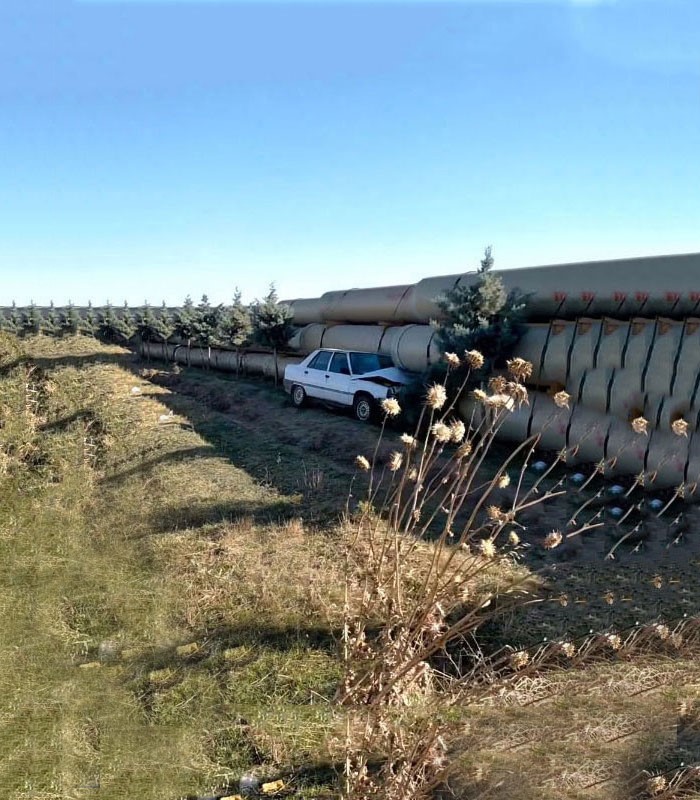 TEKİRDAĞ'IN MURATLI İLÇESİNDE, YOLDAN ÇIKAN OTOMOBİLİN BORULARA ÇARPMASI SONUCU MEYDANA