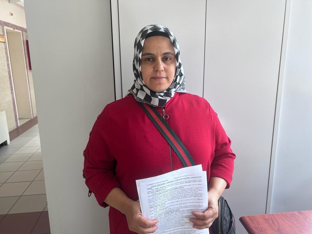ZEYTİNBURNU’NDA PARKTA OTURAN KİŞİYİ SATIRLA BAŞINA DEFALARCA KEZ VURARAK ÖLDÜRMEKTEN