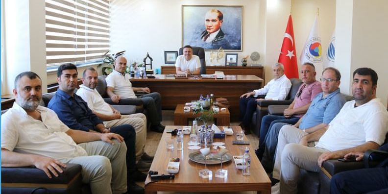 İYİ Parti Balıkesir Milletvekili Turhan Çömez, Bandırma Ticaret Odası’nı ziyaret