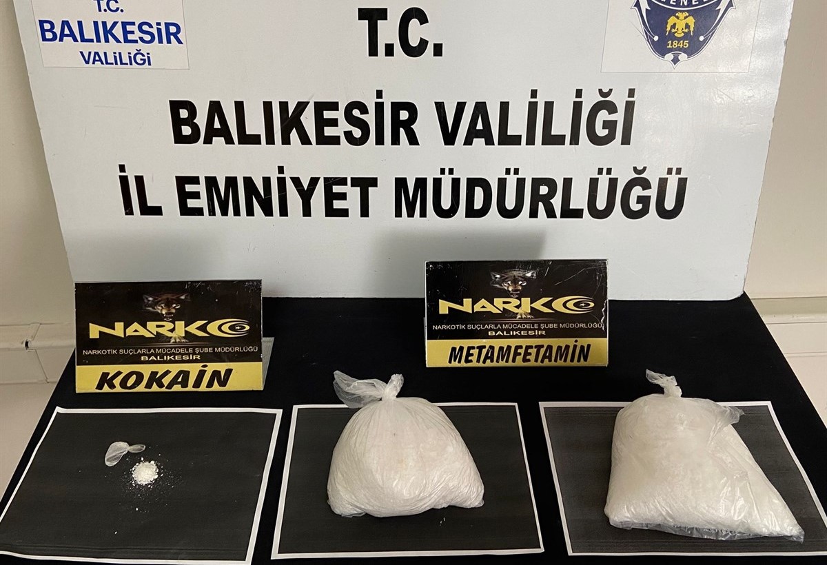 Balıkesir’de Uyuşturucu Madde naklettiği tespit edilen bir araçta yapılan aramada