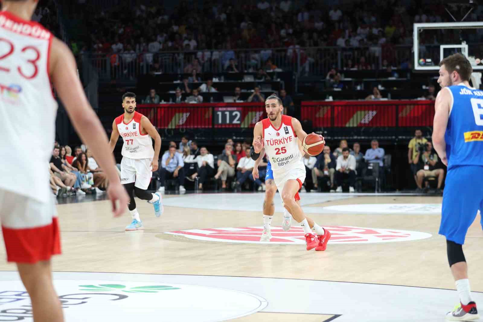 FIBA OLİMPİYAT ÖN ELEME TURNUVASI'NDAKİ İLK MAÇINDA TÜRKİYE, İZLANDA'YI 99-72
