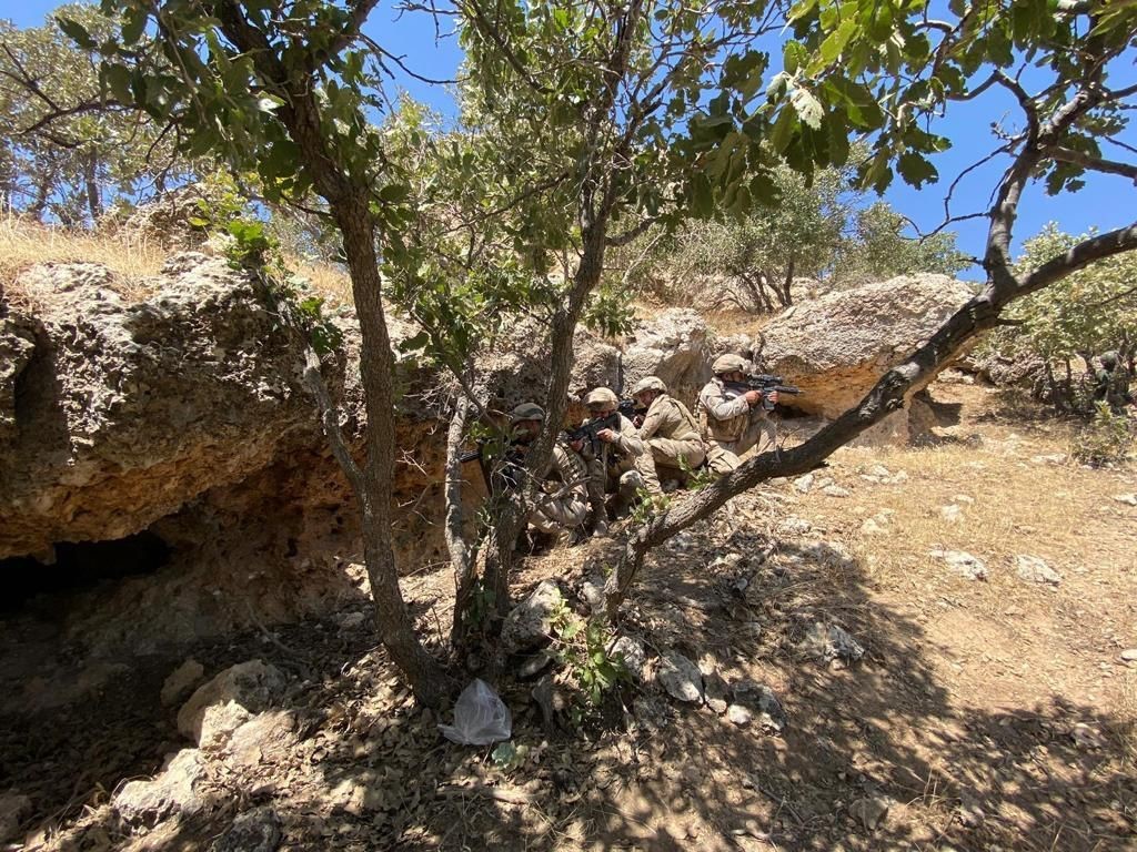 İÇİŞLERİ BAKANI ALİ YERLİKAYA, MARDİN NUSAYBİN’İN BAGOK KIRSALINDA 3 TERÖRİSTİN