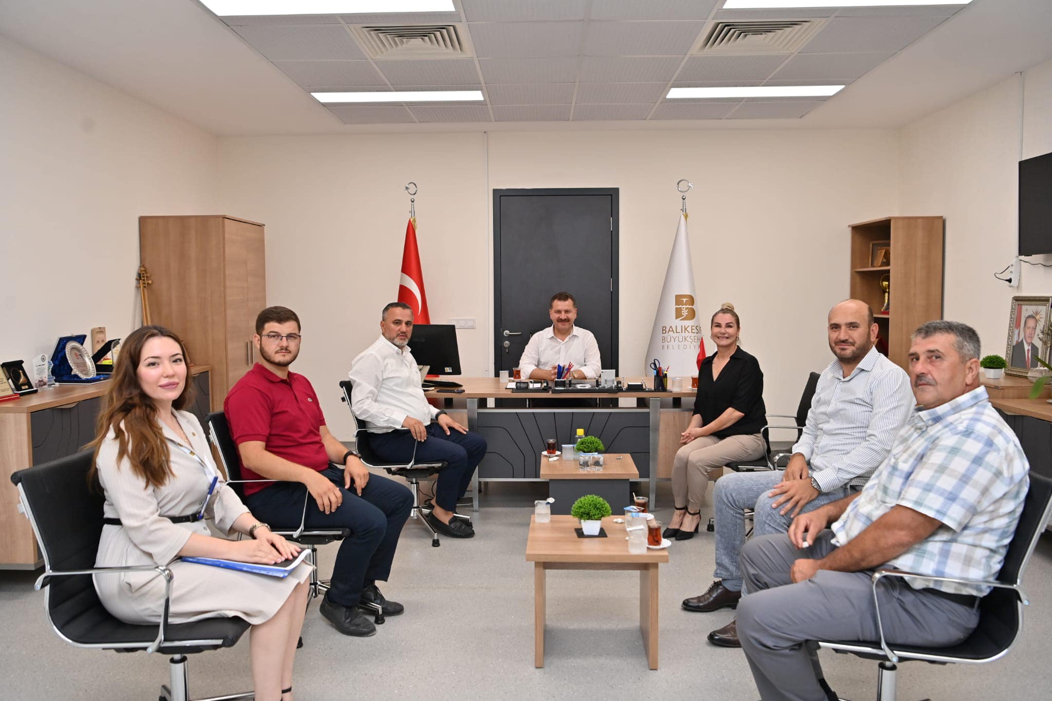 Balıkesir Büyükşehir Belediye Başkanı Yücel Yılmaz ve AK Parti İlçe