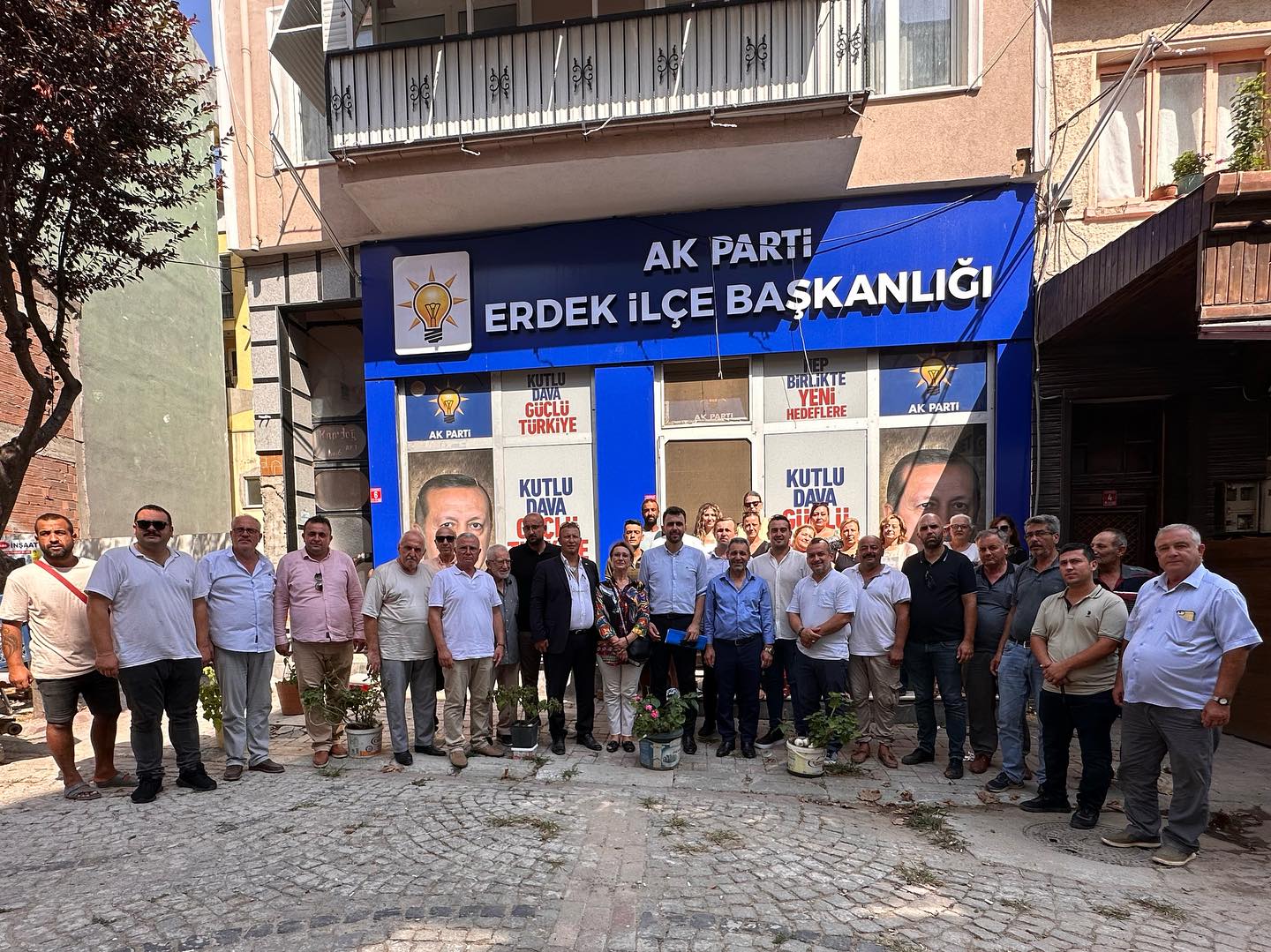AK Parti Balıkesir Milletvekili Ali Taylan Öztaylan, tatil beldesi Erdek’te