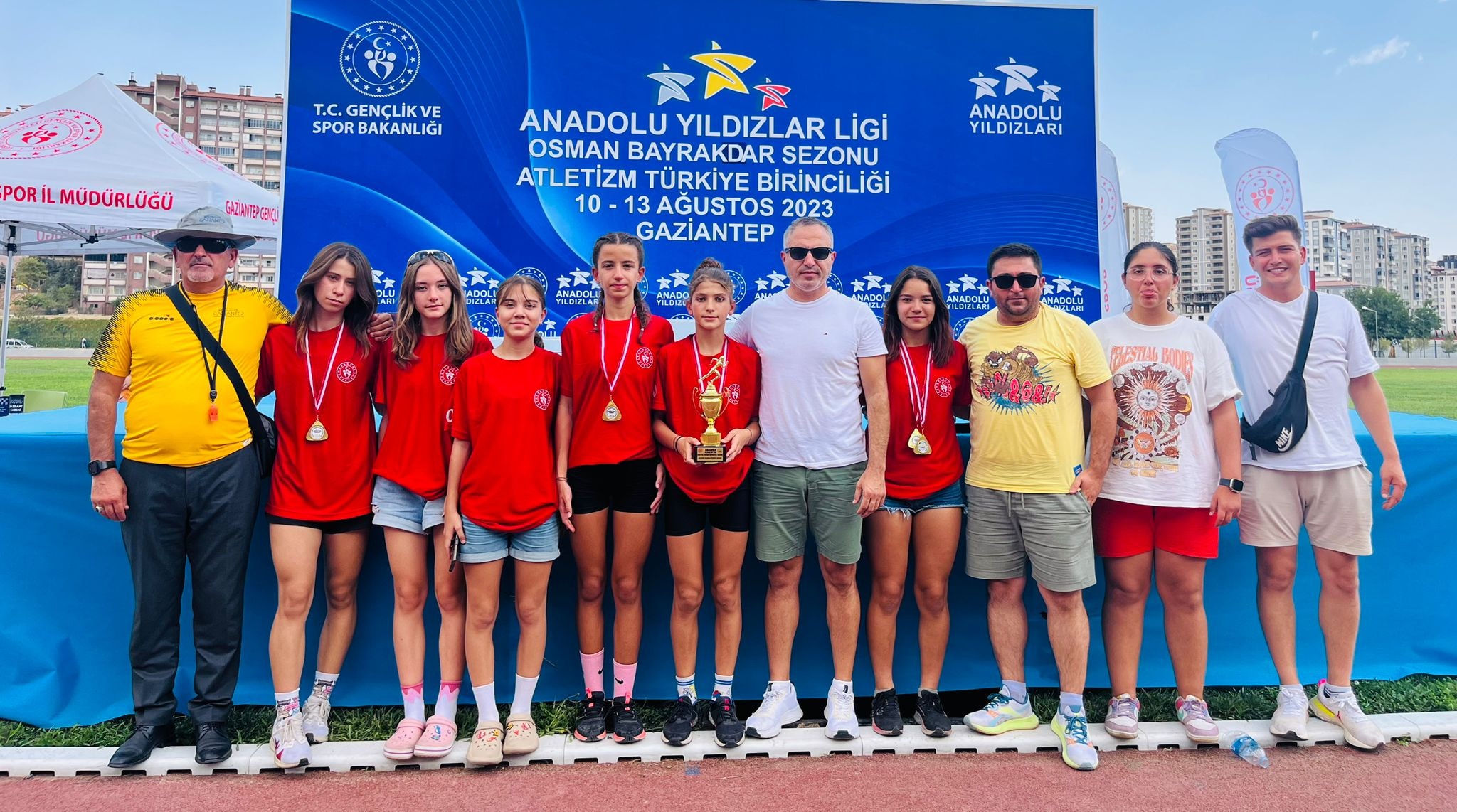 Anadolu Yıldızlar Ligi Atletizm Türkiye Finalleri’nde Balıkesir’i temsil eden Erdekli