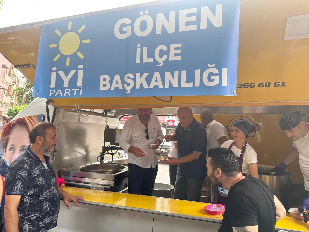 Gönen İYİ Parti İlçe Teşkilatı Muharrem ayı dolayısıyla Gönen Çarşı